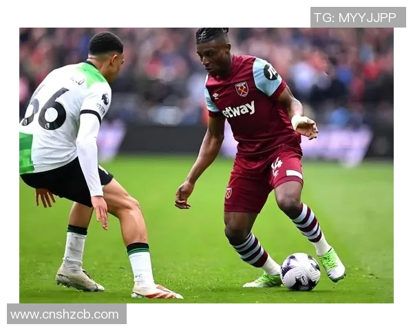 英超赛场上的感人瞬间回顾:那些让球迷热泪盈眶的时刻 英超赛场上的感人瞬间回顾:那些让球迷热泪盈眶的时刻